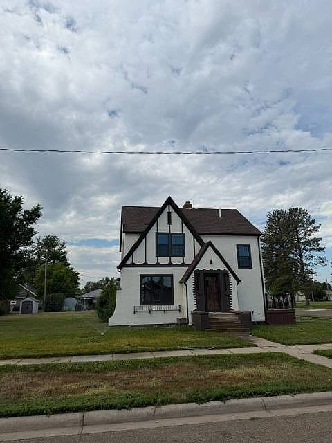 1st image of 403 4th St SE