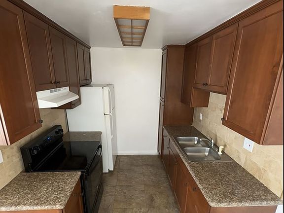 4th image of 717 Boulevard Ave APT D