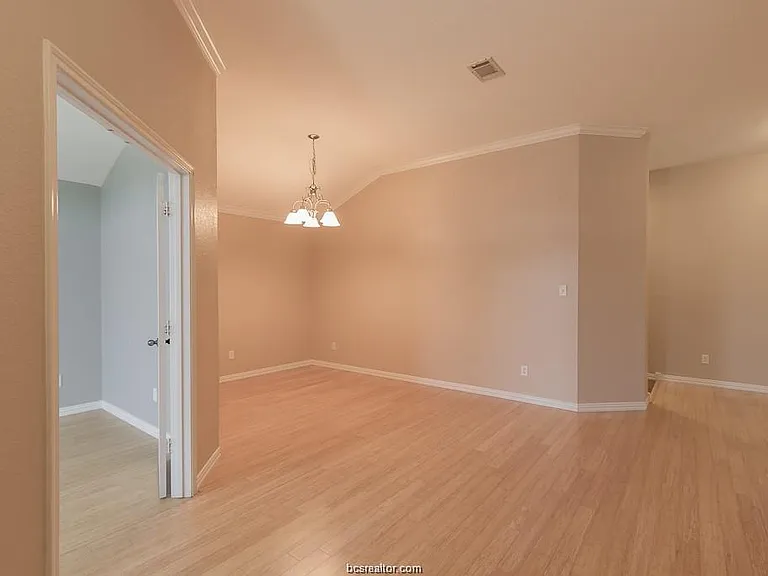936 Whitewing Ln — Photo 6
