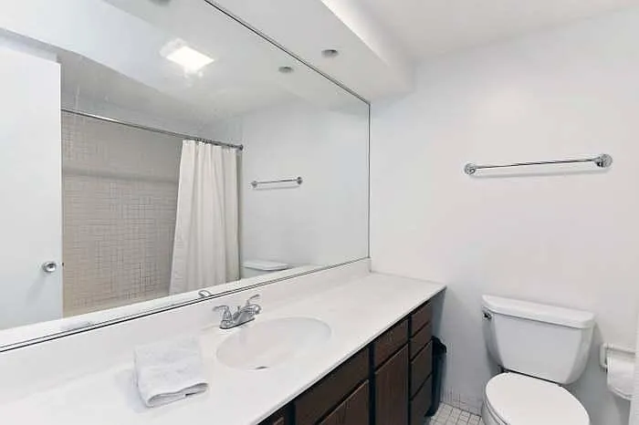 2434 N Burling St #1 — Photo 7