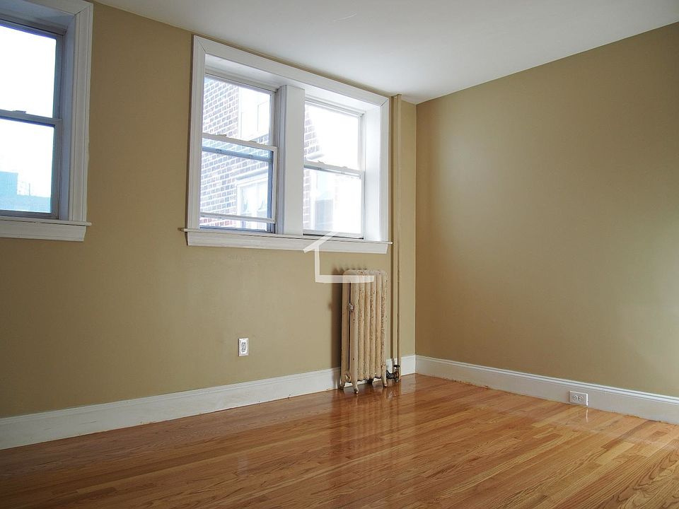 1st image of 74 Egmont St APT 003