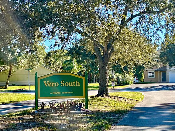 4th image of 2010 Vero South Circle SW #3