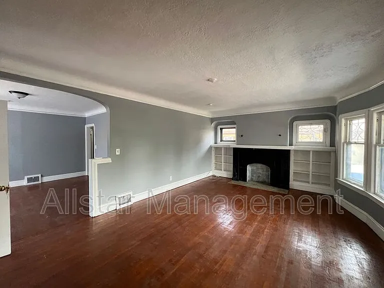 3255 E 139th St #UP — Photo 25