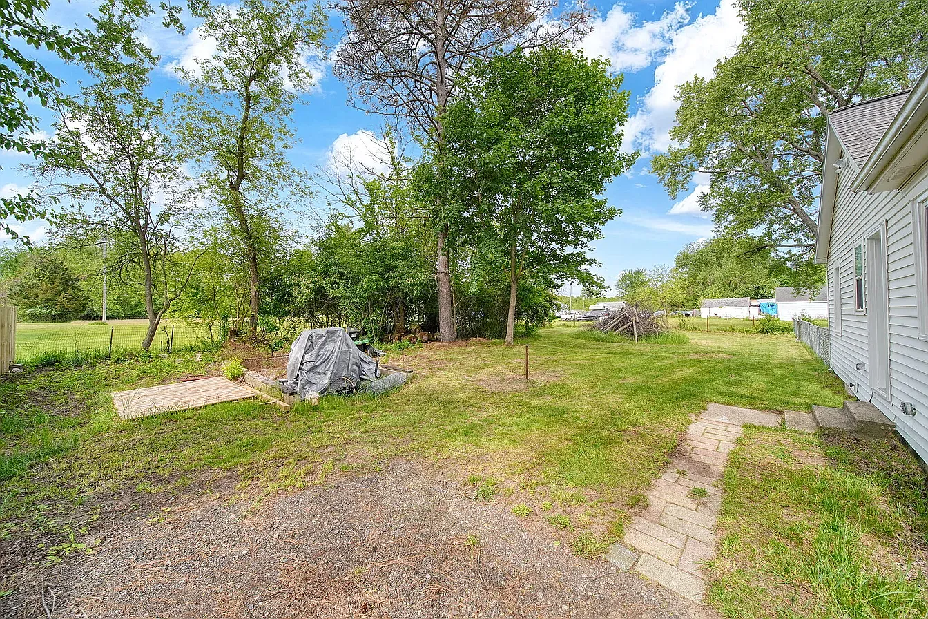 3 bed, 1.5 bath, 983 sqft, $1,800 — Photo 4