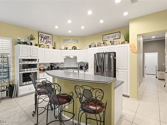 2nd image of 6208 Foxcroft Ave