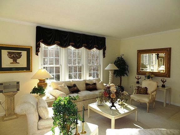 3rd image of 10476 Courtney Dr