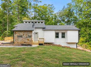 98 Kettlewood Dr, Lilburn, GA 30047