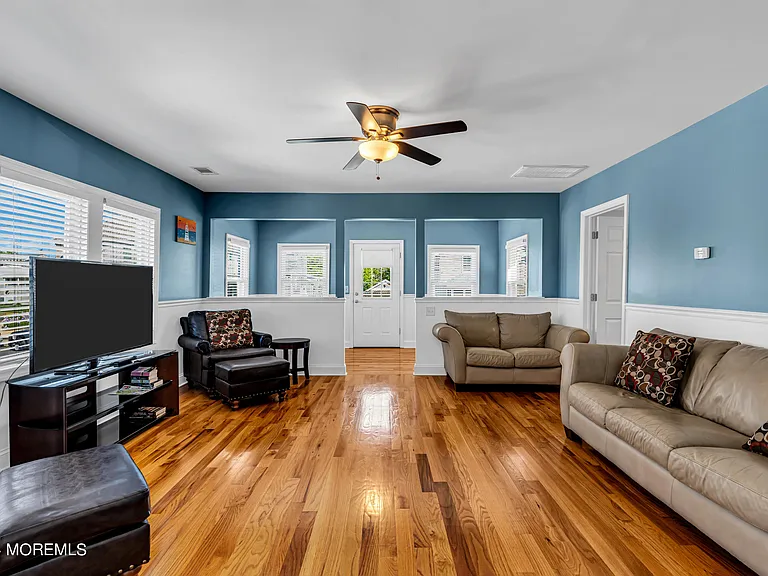 10 Pershing Ave #FRONT — Photo 2