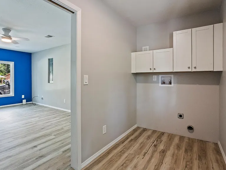 1728 Sandalwood Dr — Photo 18