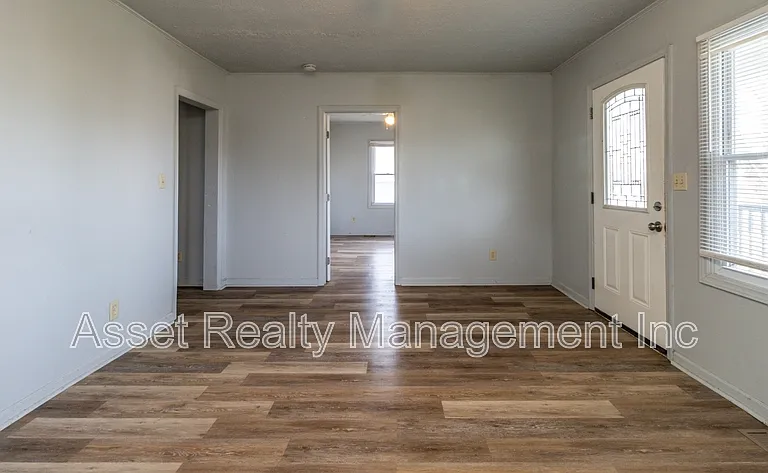 218 W Columbia Ave — Photo 5