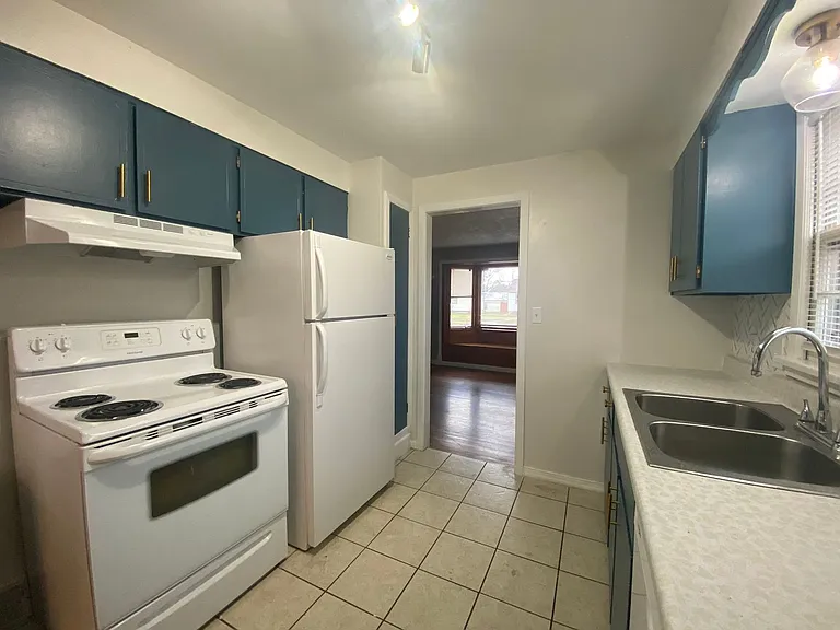 3703 W Rockwell Ave — Photo 5