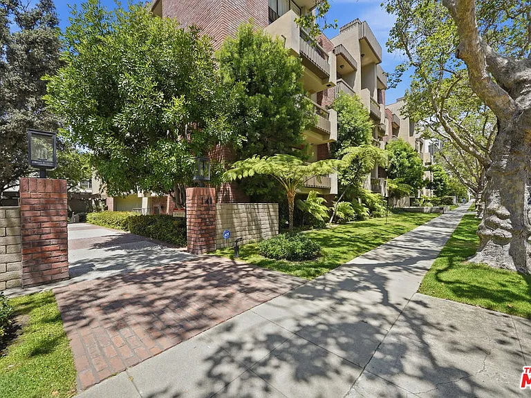 141 S Linden Dr #206 — Photo 69