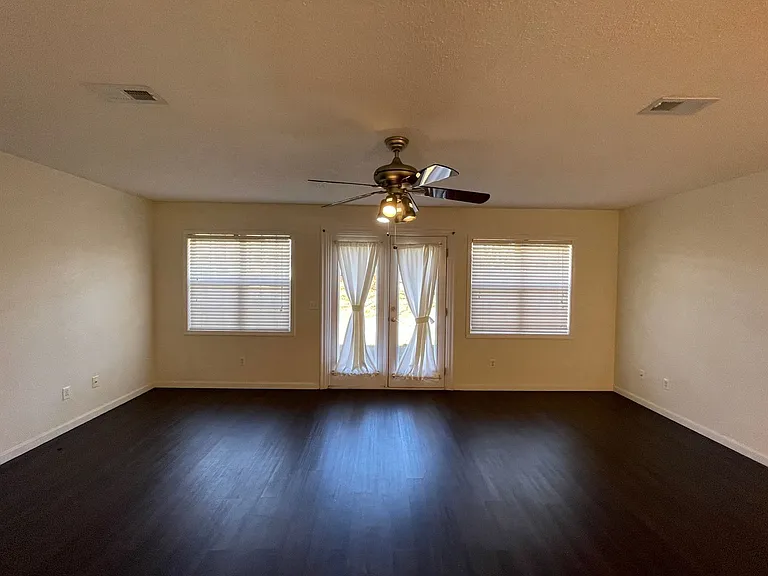 118 W Briar Dr — Photo 6