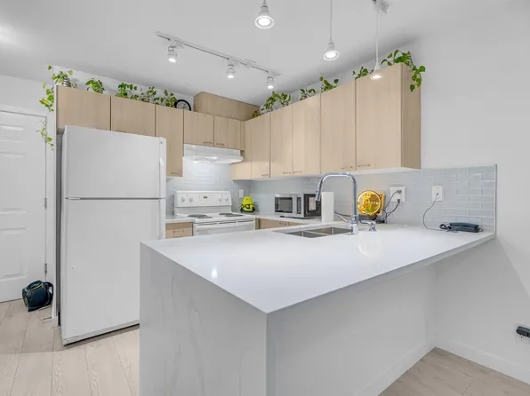 12083 92a Ave #301, Surrey, BC V3V 8C8