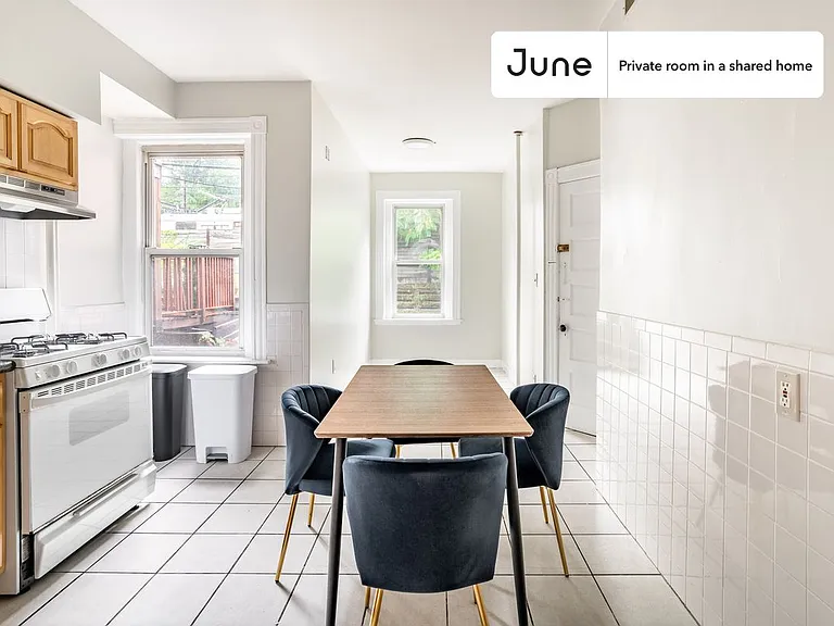 10 Strathmore Rd #A — Photo 11