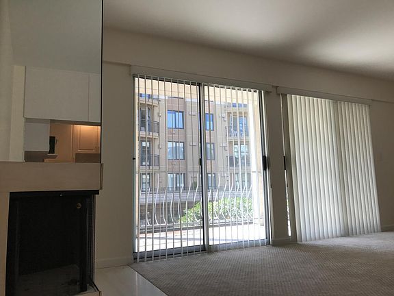 Living Rm & Fireplace