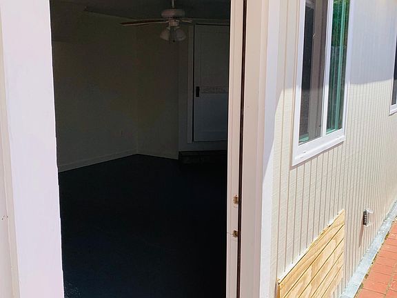4th image of 2825 Chippewa St #1/2
