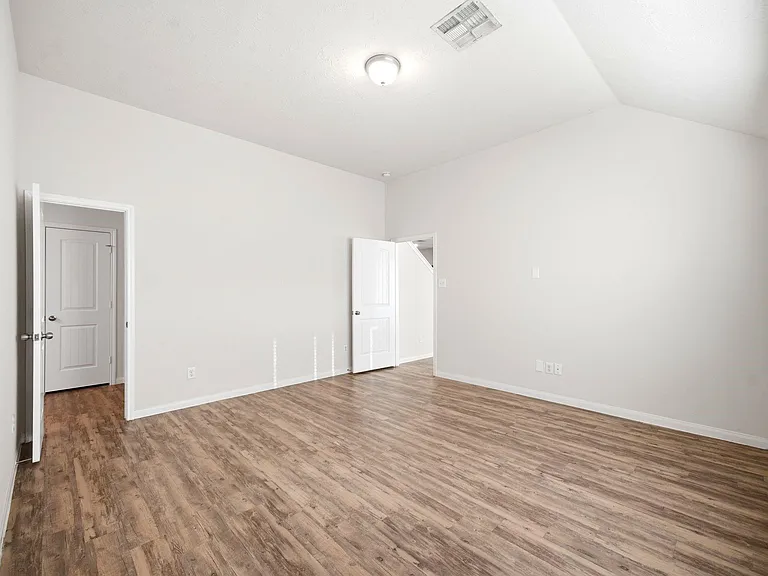 19 Santa Barbara Dr — Photo 13