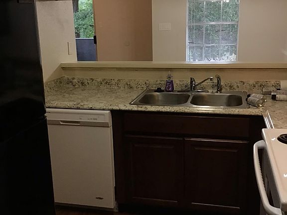 3rd image of 806 Jefferson Ave