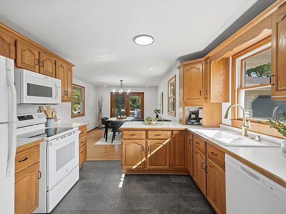 5th image of 614 N Pearl St
