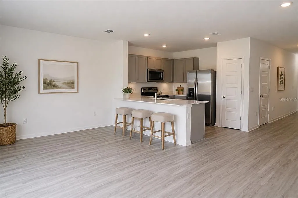 3 bed, 2.5 bath, 1463 sqft, $1,950 — Photo 4