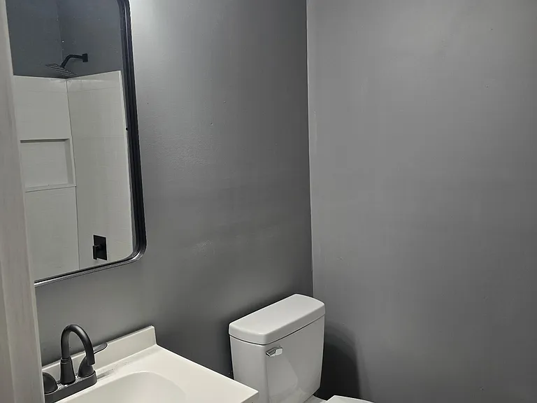 1213 S Larch St — Photo 1