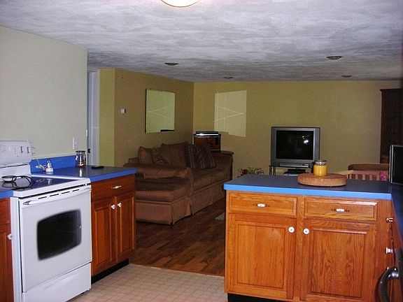 5th image of 903 Willow Dr