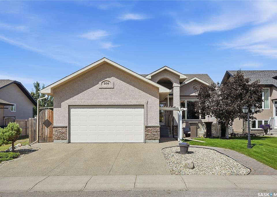 1st image of 506 Antler CRESCENT