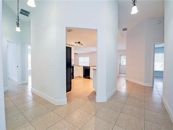 4th image of 612 Escondido Ct