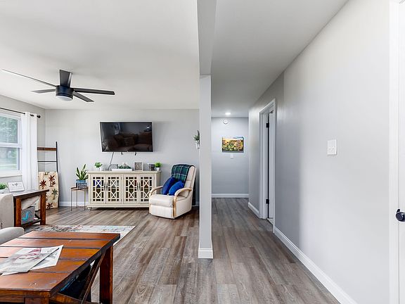 4th image of 203 Roberta Ave