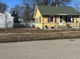 916 Evergreen Ave, Waterloo, IA 50701