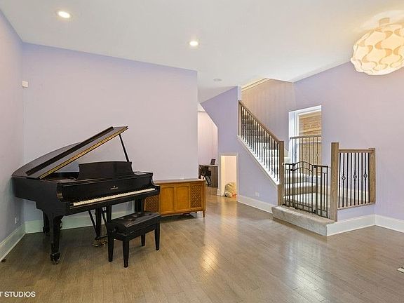 4th image of 2245 W McLean Ave