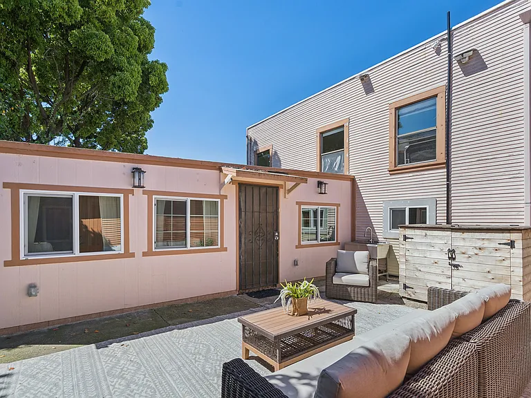 2328 Bartlett St — Photo 21