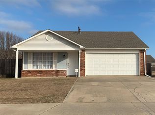 1922 Lexington Rd, Claremore, OK 74017