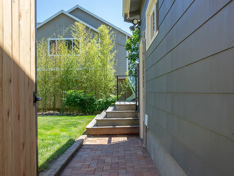 2726 NE 66th Ave #B — Photo 5