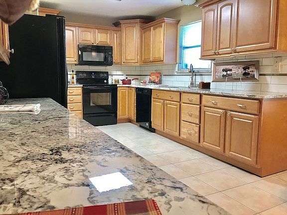 5th image of 225 SW Crystal Hills Dr