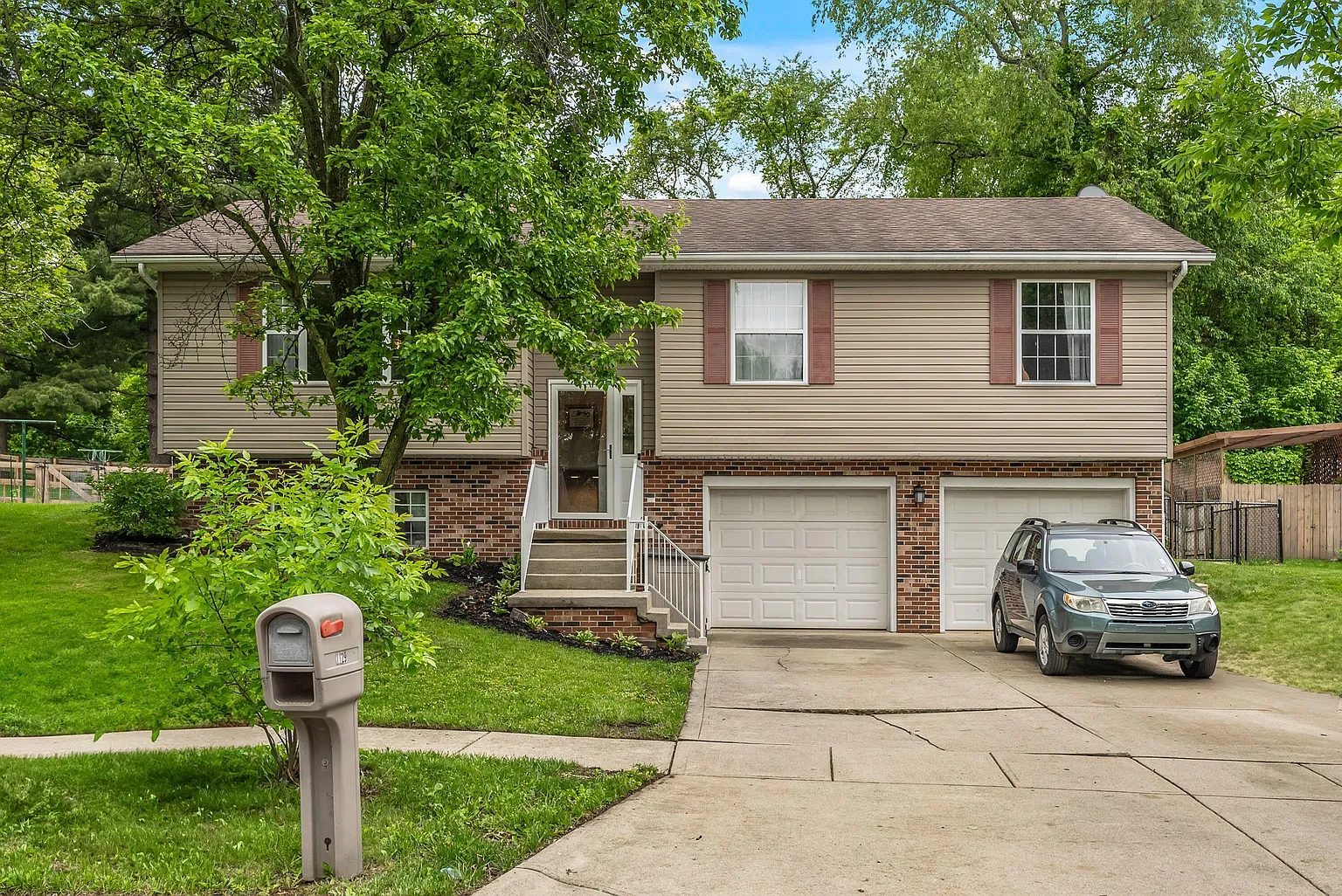 1129 Coventry Cir photo 1
