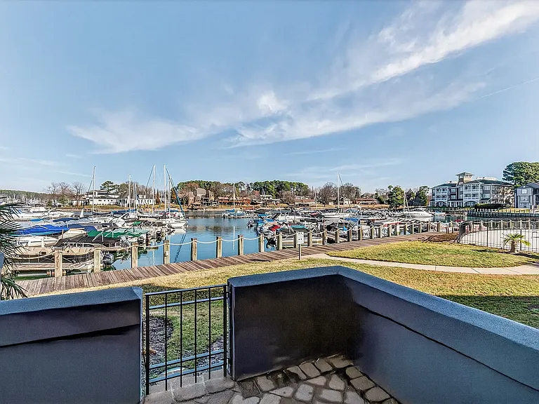 18695 Vineyard Point Ln — Photo 3