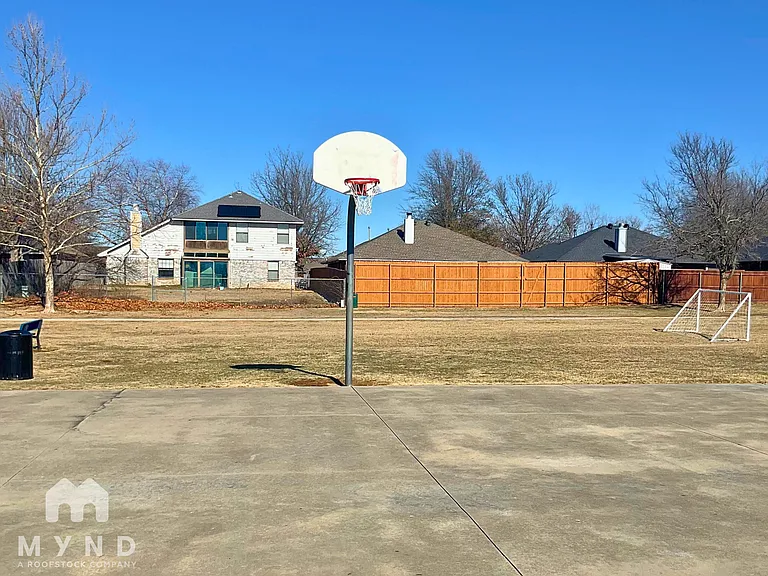 1114 Merlin Dr — Photo 23