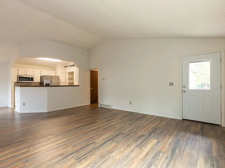 1610 Ervine Ave — Photo 4