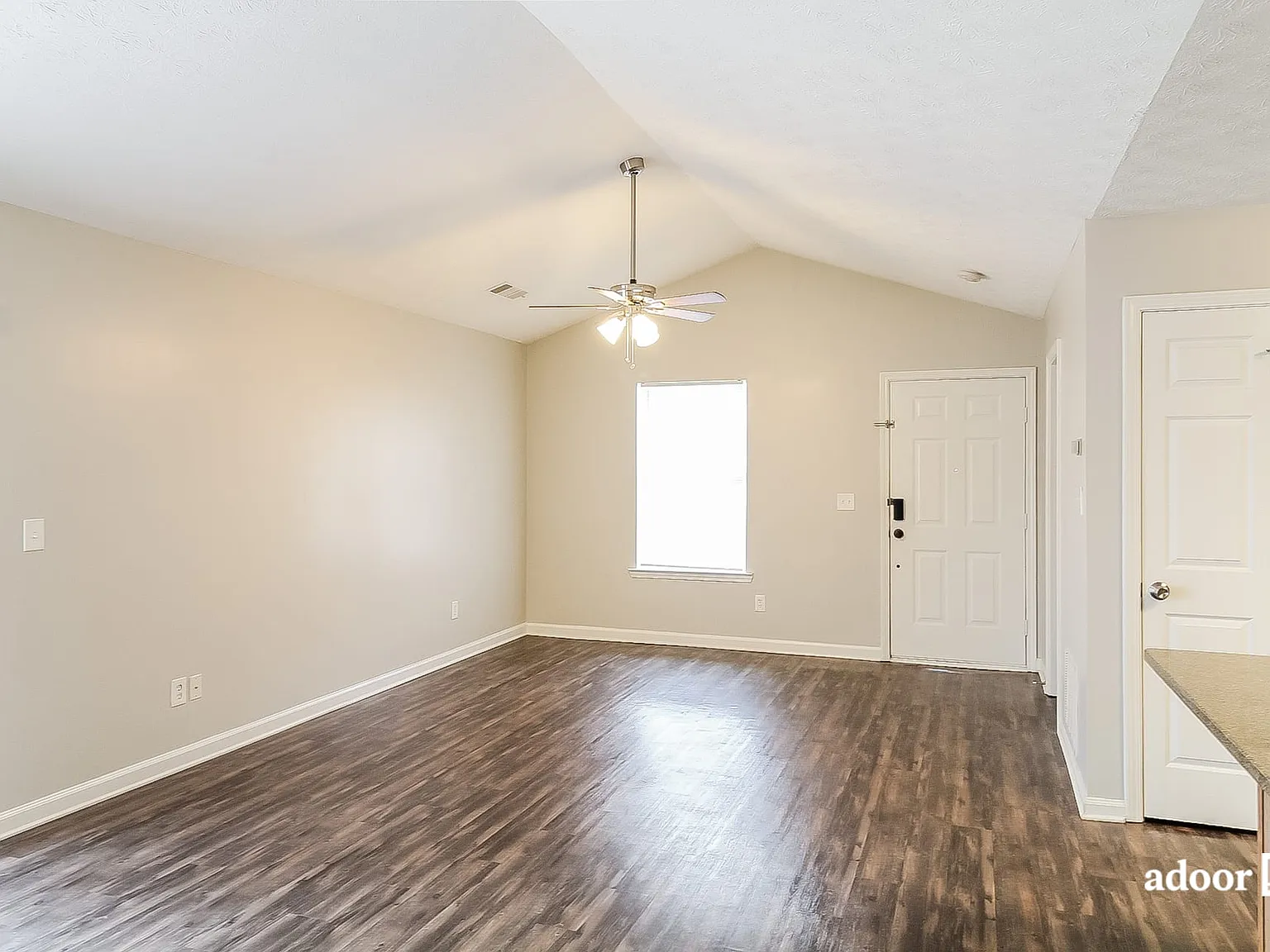 3 bed, 2.0 bath, 1146 sqft, $1,700 — Photo 4