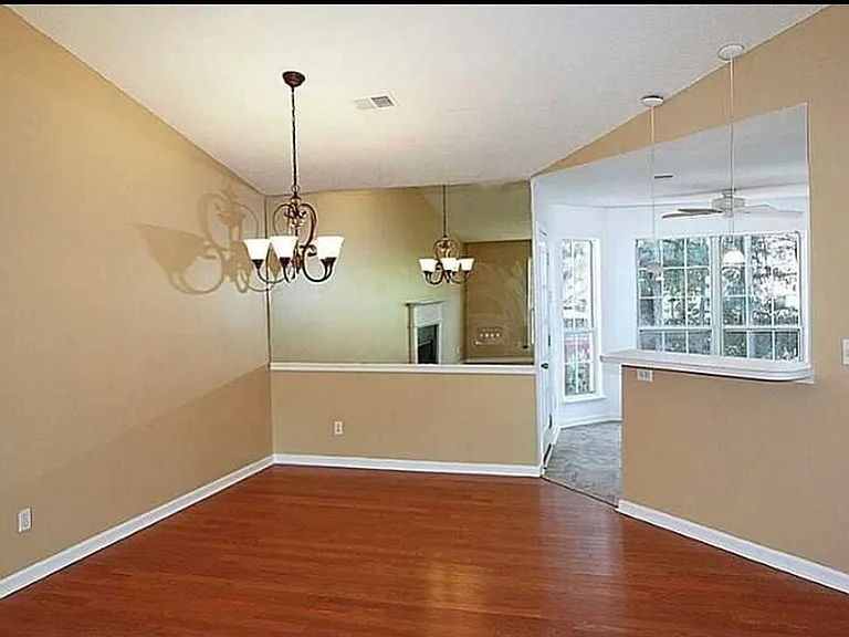 2174 Dresden Grn NW — Photo 4