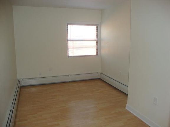 Apt 70 bedroom