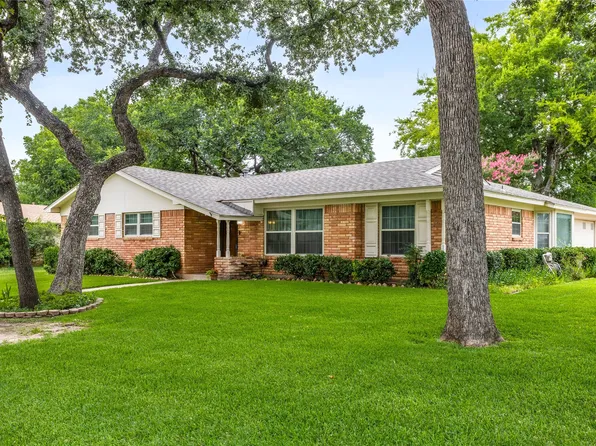 520 Circleview Dr N, Hurst, TX 76054