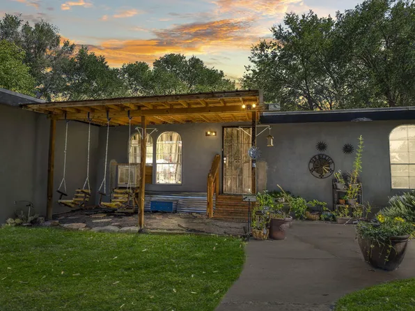 2290 Parklane Dr, Bosque Farms, NM 87068