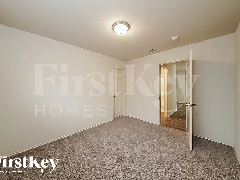 2136 Benning Way — Photo 12