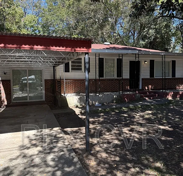 3025 Drake St — Photo 1