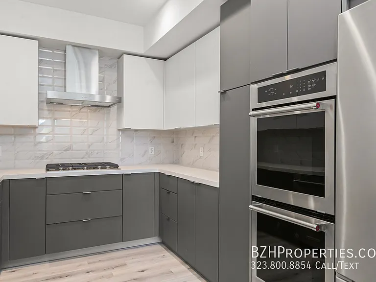 Bedford Twenty - Luxury Condos — Photo 1