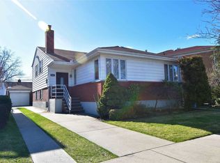 28-51 208th St, Flushing, NY 11360