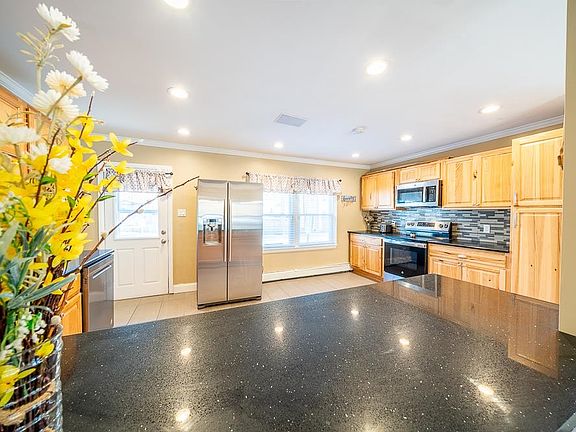 3rd image of 75 Hall Road